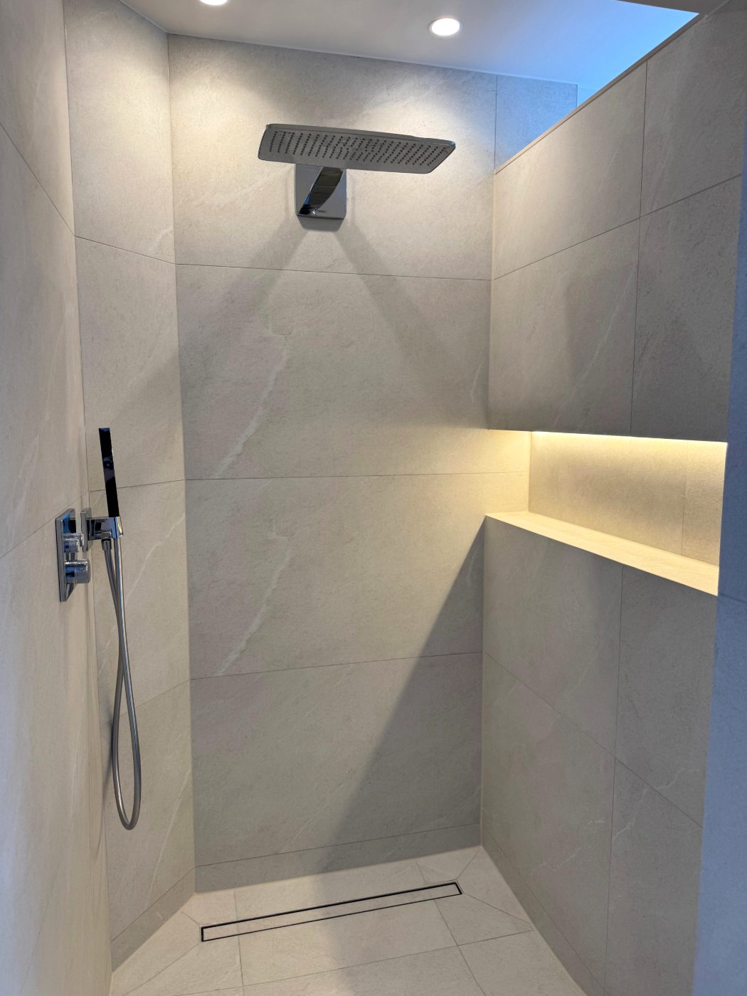 Badsanierung mit bodengleicher Dusche